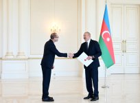 President Ilham Aliyev receives credentials of Israel’s newly appointed ambassador (PHOTO/VIDEO)