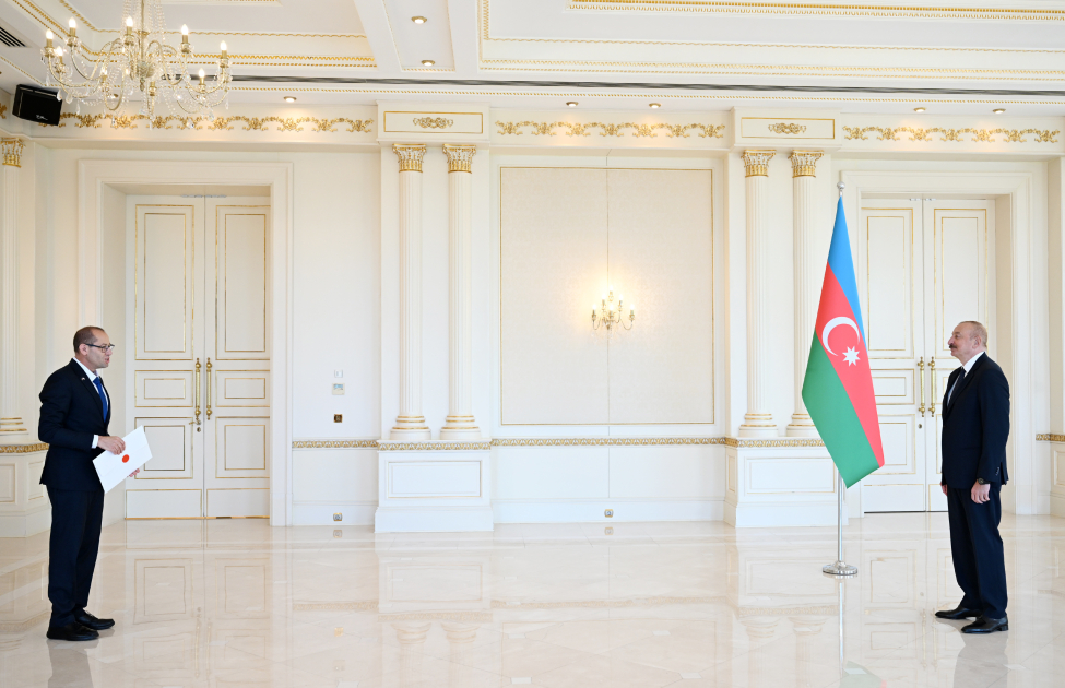 President Ilham Aliyev receives credentials of Israel’s newly appointed ambassador (PHOTO/VIDEO)