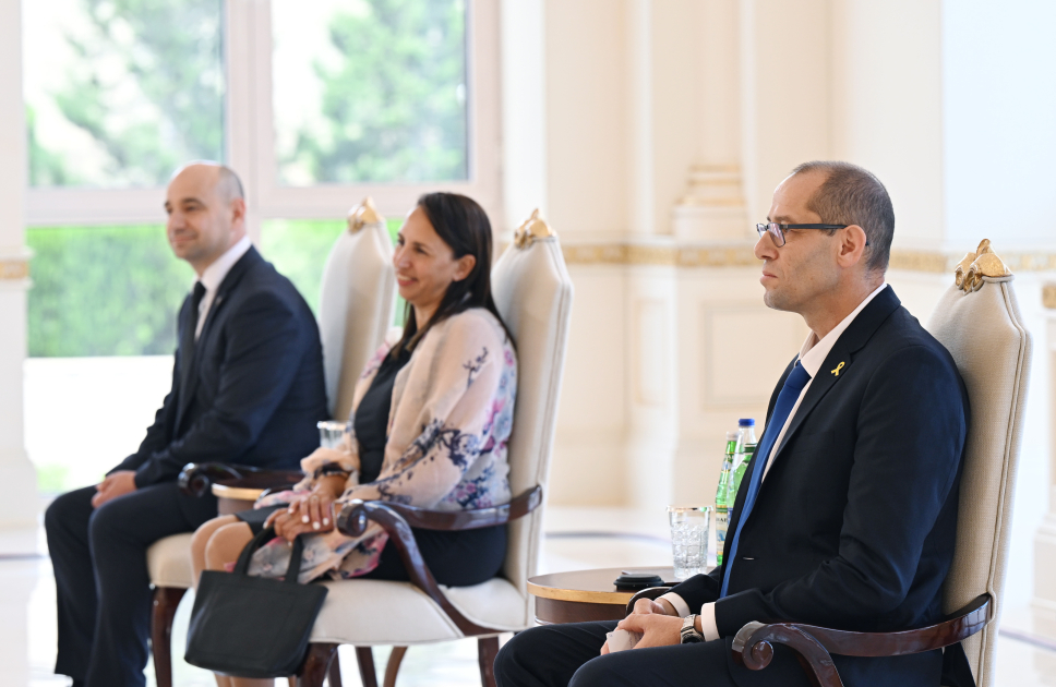 President Ilham Aliyev receives credentials of Israel’s newly appointed ambassador (PHOTO/VIDEO)