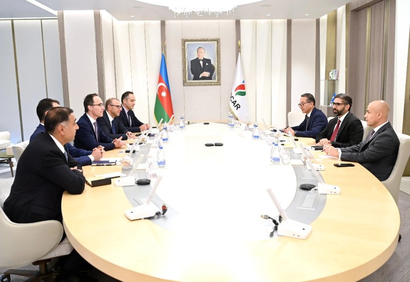 SOCAR chief meets with global energy head of Arthur D. Little