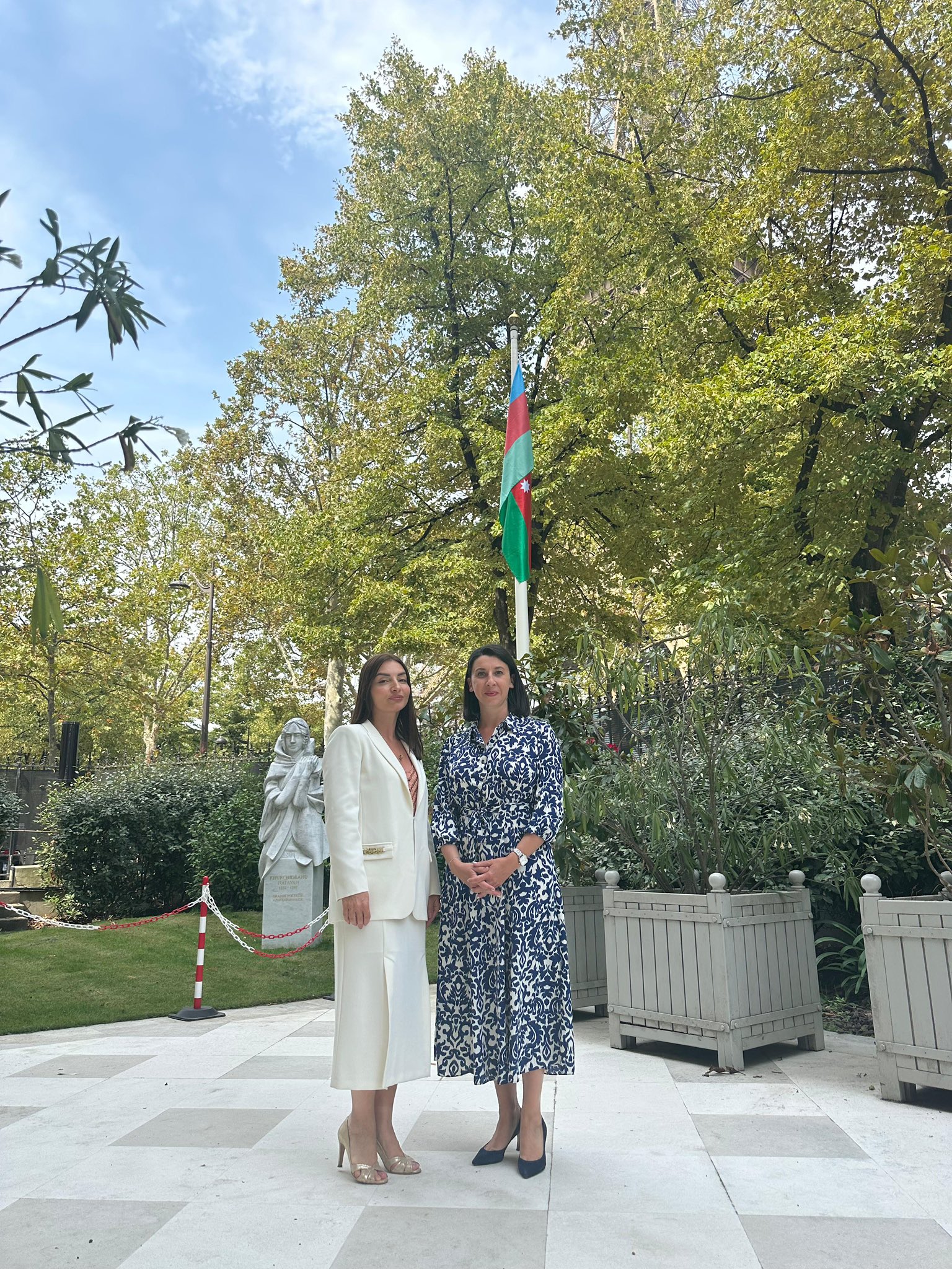 Azerbaijan's ambassador to Paris congratulates new French envoy to Baku (PHOTO)