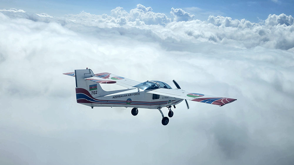 Azerbaijan conducts training flights with young military pilots