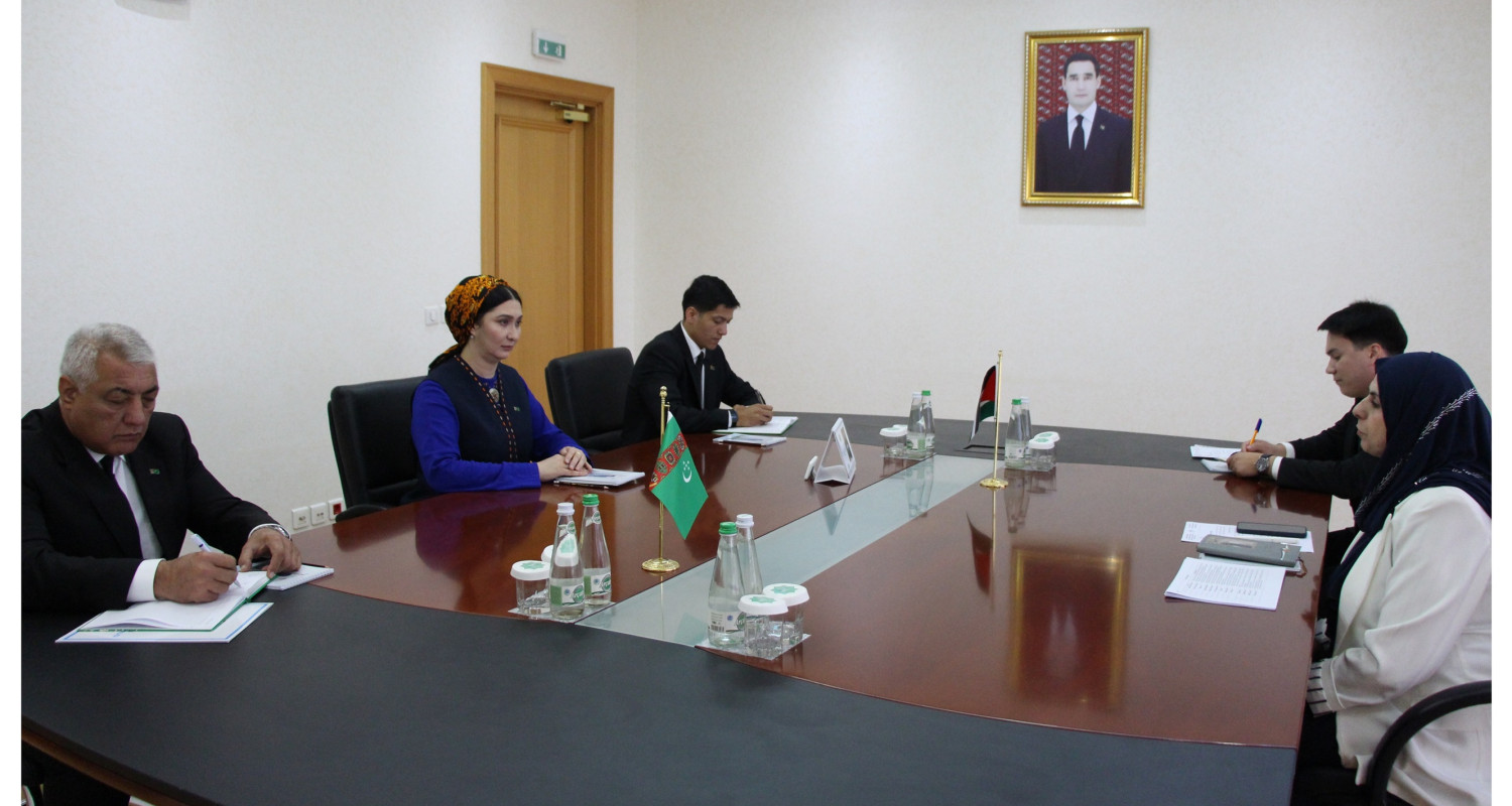 Turkmen deputy FM meets Palestinian ambassador to discuss bilateral co-op
