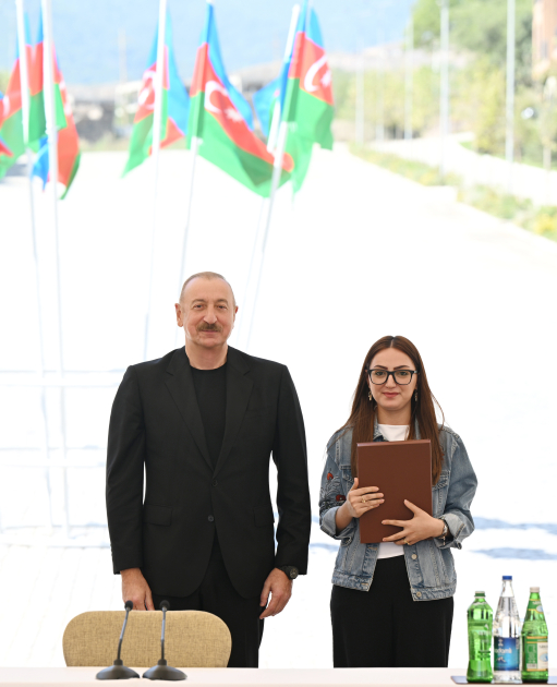 President Ilham Aliyev, First Lady Mehriban Aliyeva meet residents of Kalbajar (PHOTO/VIDEO)