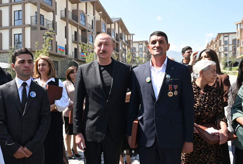 President Ilham Aliyev, First Lady Mehriban Aliyeva meet residents of Kalbajar (PHOTO/VIDEO)