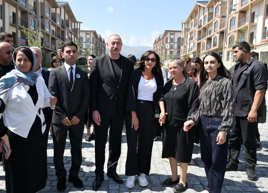 President Ilham Aliyev, First Lady Mehriban Aliyeva meet residents of Kalbajar (PHOTO/VIDEO)