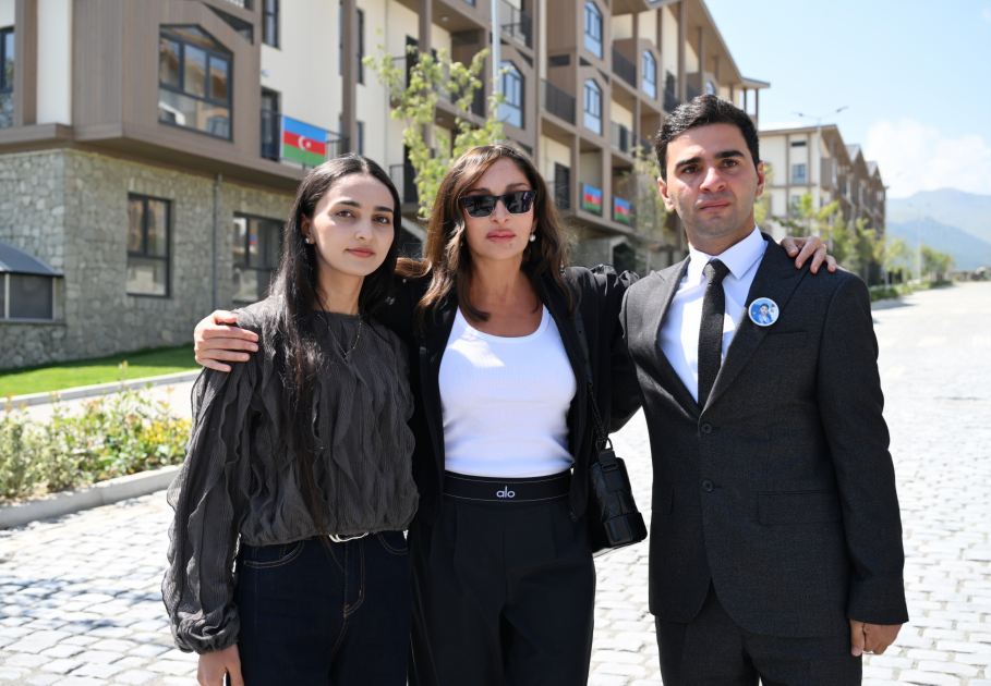 President Ilham Aliyev, First Lady Mehriban Aliyeva meet residents of Kalbajar (PHOTO/VIDEO)