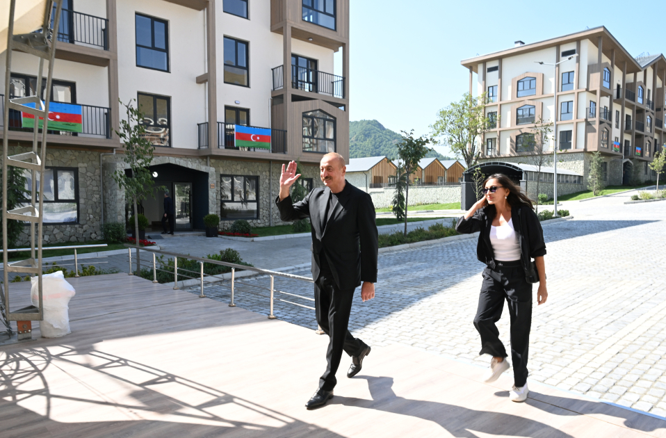President Ilham Aliyev, First Lady Mehriban Aliyeva meet residents of Kalbajar (PHOTO/VIDEO)