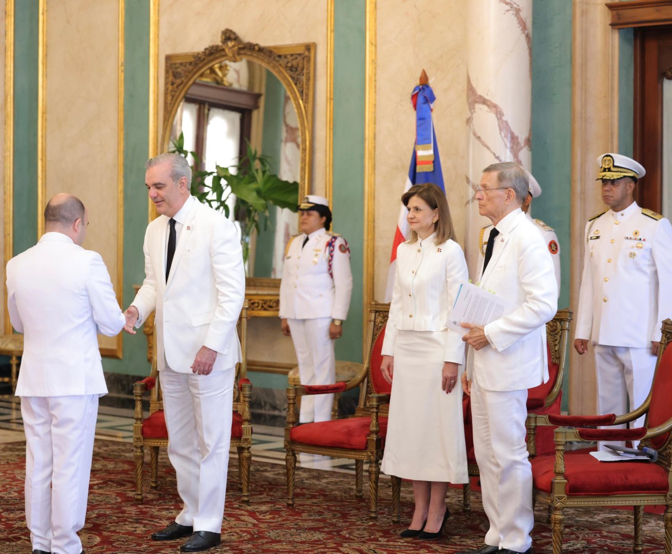 Azerbaijani Ambassador presents his credentials to Dominican President (PHOTO)