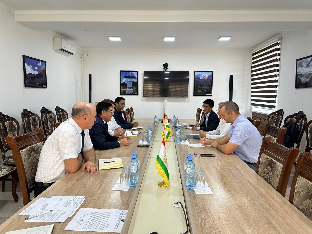 Hydrometeorology Agency of Tajikistan, ADB hold talks on disaster risk financing