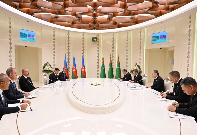 President Ilham Aliyev, Gurbanguly Berdimuhamedov hold expanded meeting (PHOTO)