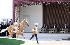President Ilham Aliyev presented with Akhal-Teke horse (PHOTO/VIDEO)