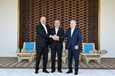 President Ilham Aliyev presented with Akhal-Teke horse (PHOTO/VIDEO)