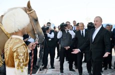 President Ilham Aliyev presented with Akhal-Teke horse (PHOTO/VIDEO)