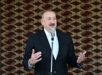 President Ilham Aliyev presented with Akhal-Teke horse (PHOTO/VIDEO)