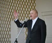 President Ilham Aliyev presented with Akhal-Teke horse (PHOTO/VIDEO)