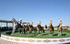 President Ilham Aliyev presented with Akhal-Teke horse (PHOTO/VIDEO)