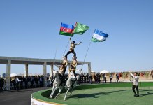 President Ilham Aliyev presented with Akhal-Teke horse (PHOTO/VIDEO)