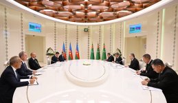 President Ilham Aliyev, Gurbanguly Berdimuhamedov hold expanded meeting (PHOTO)
