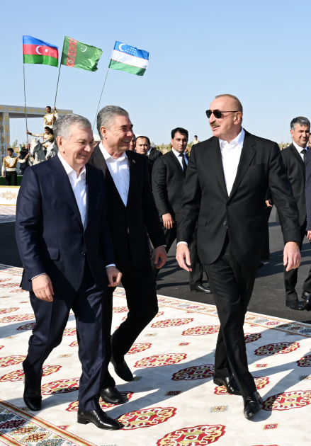 President Ilham Aliyev presented with Akhal-Teke horse (PHOTO/VIDEO)