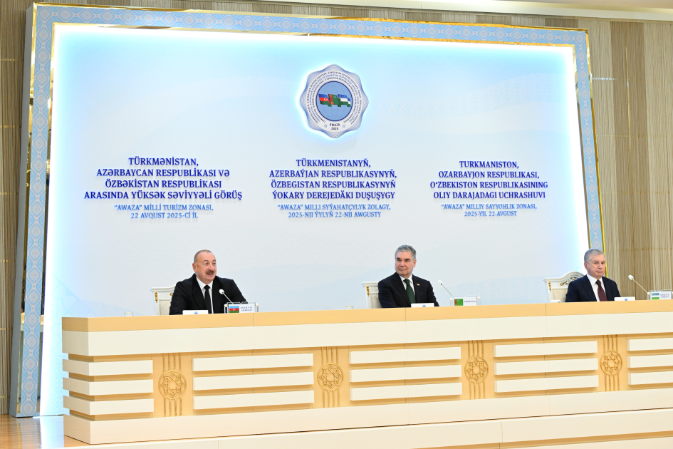 President Ilham Aliyev, Gurbanguly Berdimuhamedov, Shavkat Mirziyoyev make joint press statement in Turkmenbashi (PHOTO)