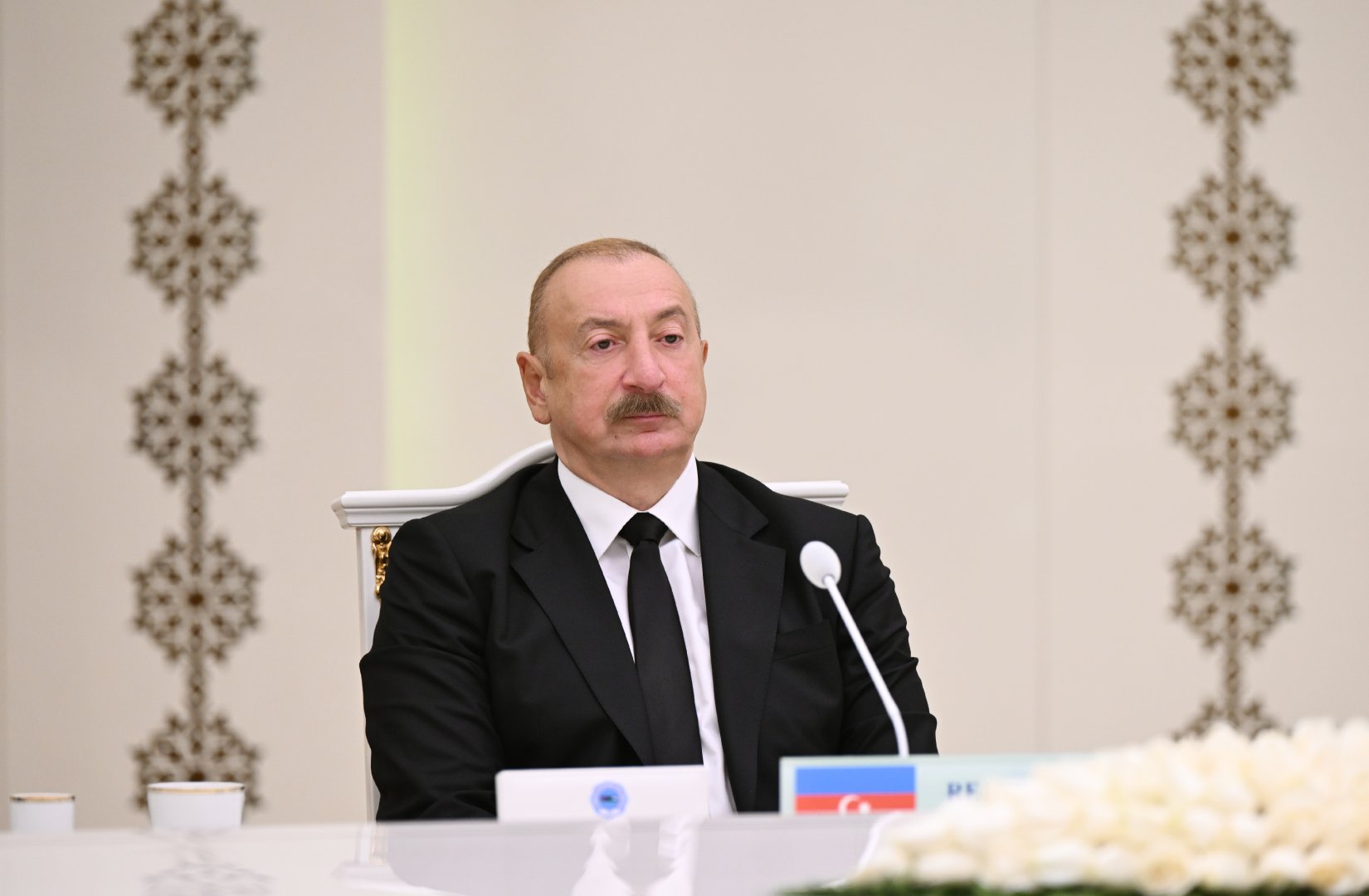 President Ilham Aliyev, Gurbanguly Berdimuhamedov hold expanded meeting (PHOTO)
