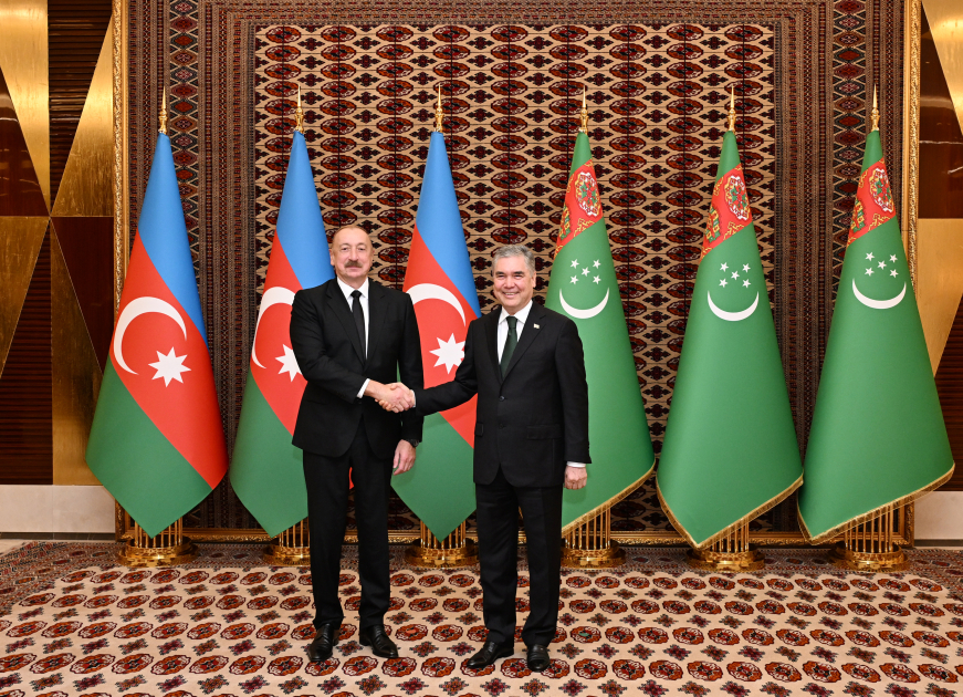 President Ilham Aliyev, Gurbanguly Berdimuhamedov hold one-on-one meeting (PHOTO)