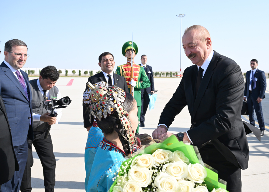 President Ilham Aliyev arrives in Turkmenistan on working visit (PHOTO)