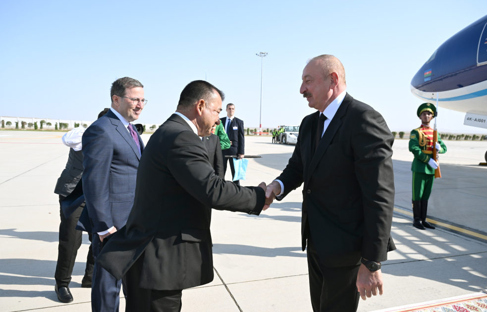 President Ilham Aliyev arrives in Turkmenistan on working visit (PHOTO)