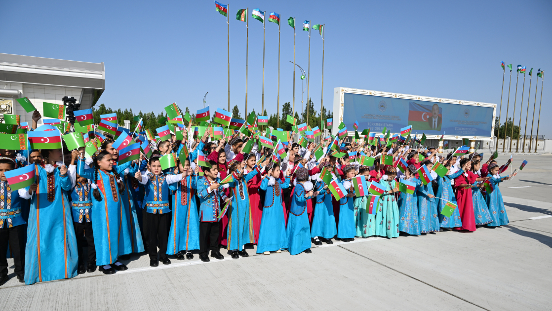 President Ilham Aliyev arrives in Turkmenistan on working visit (PHOTO)