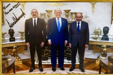President Ilham Aliyev thanks U.S. President Donald Trump for his gift