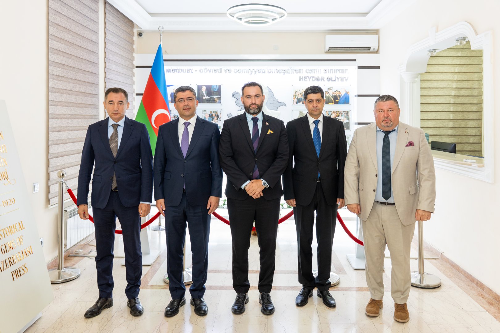 Azerbaijani Media Dev't Agency hosts meeting with Romanian delegation (PHOTO)