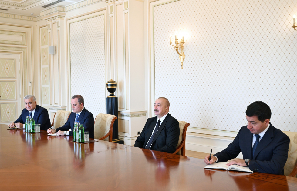 President Ilham Aliyev receives UK Minister of State for Europe, North America, and Overseas Territories (PHOTO/VIDEO)