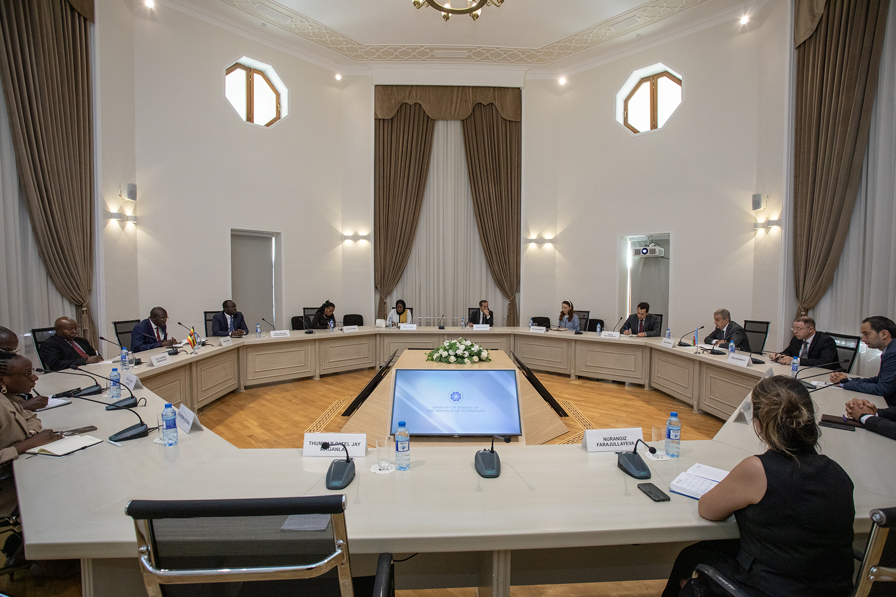 Azerbaijan, Uganda explore avenues for energy cooperation