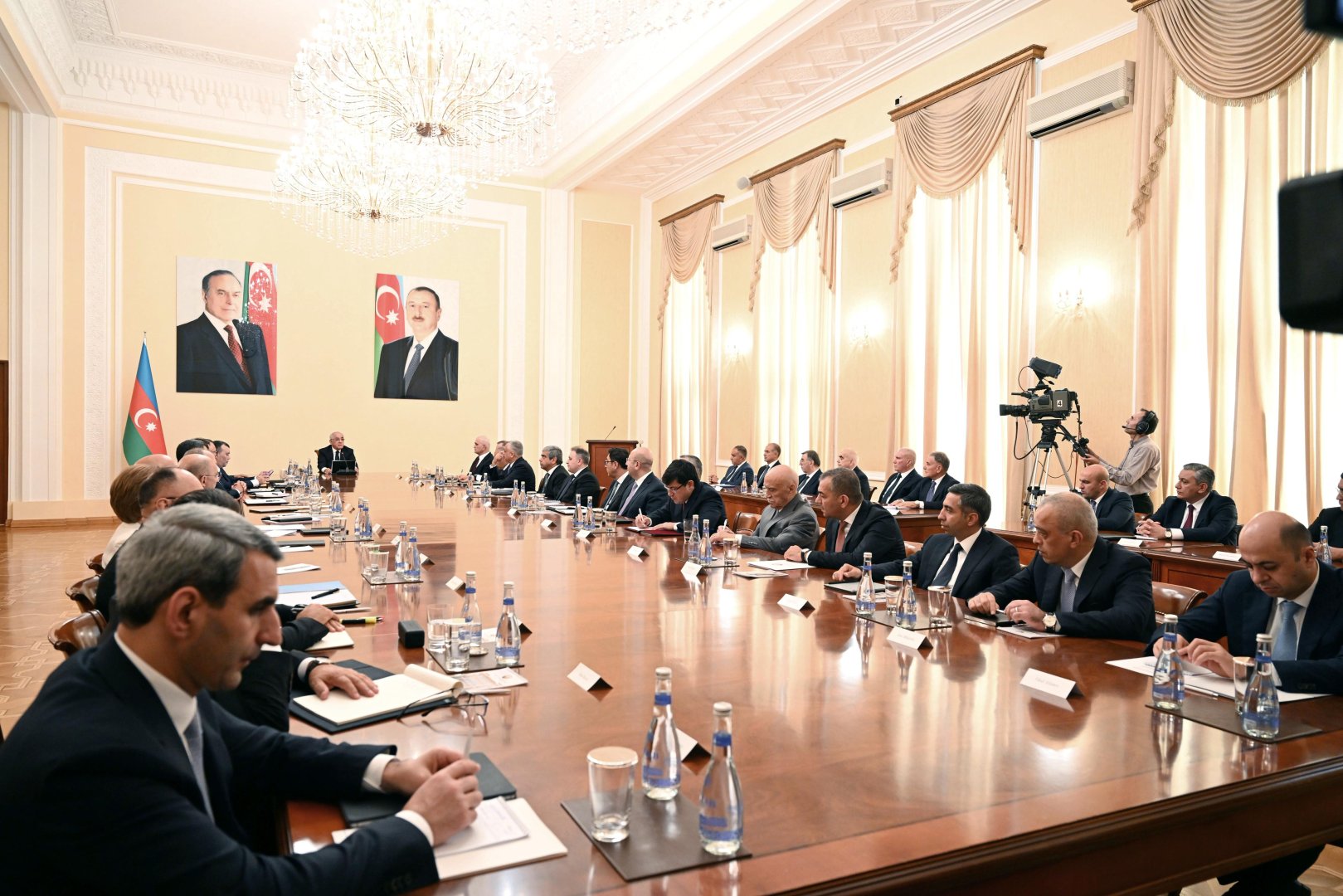 President Ilham Aliyev’s Washington visit sparks special meeting of Azerbaijani Cabinet (PHOTO)