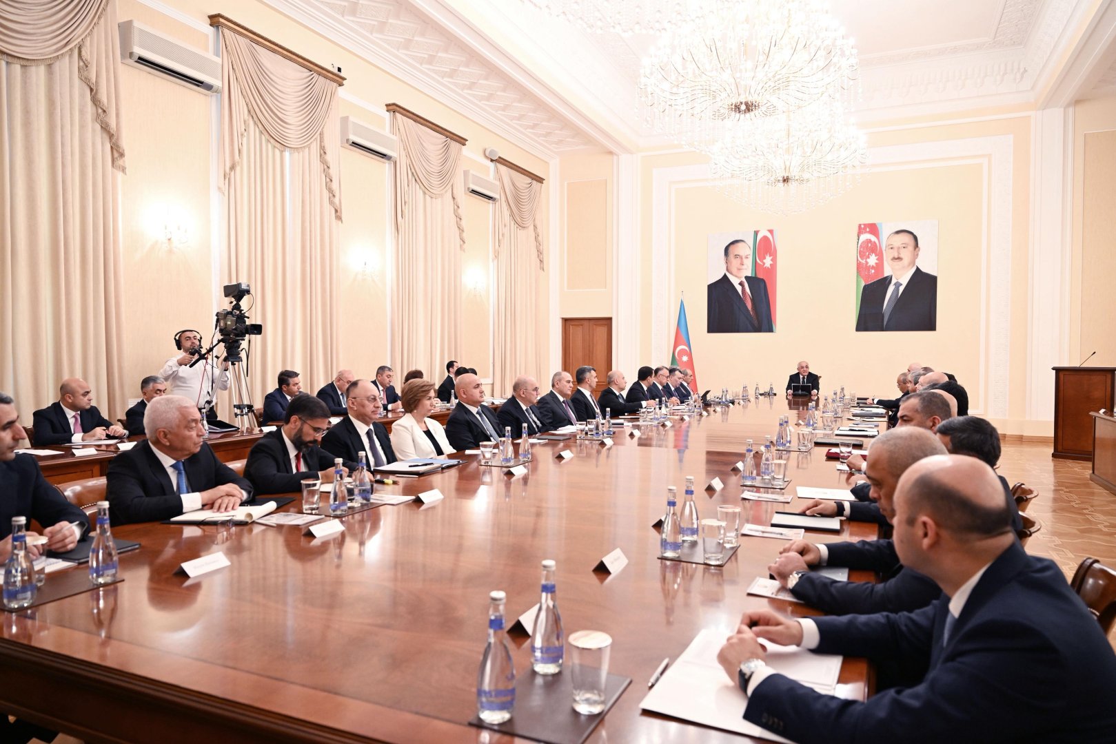 President Ilham Aliyev’s Washington visit sparks special meeting of Azerbaijani Cabinet (PHOTO)