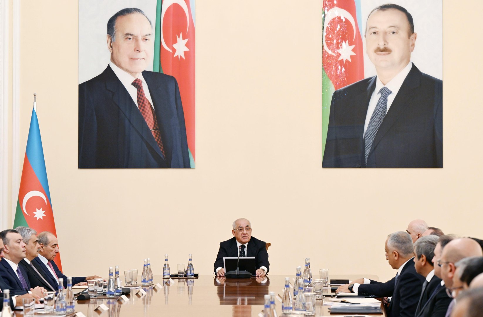 President Ilham Aliyev’s Washington visit sparks special meeting of Azerbaijani Cabinet (PHOTO)