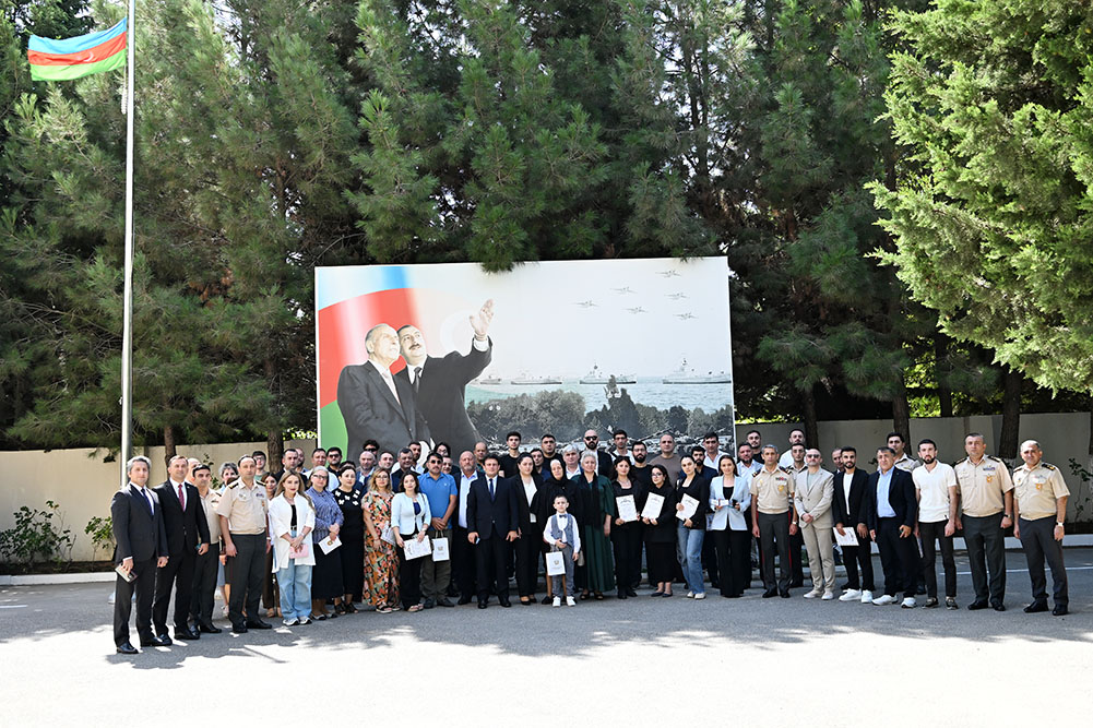 Azerbaijan commemorates families of martyred media workers with medals