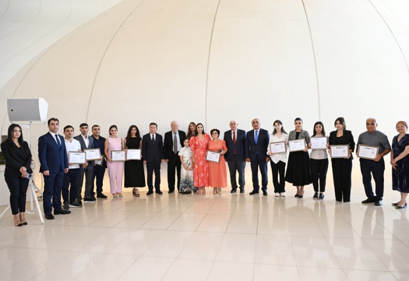 Heydar Aliyev Foundation VP Leyla Aliyeva, Arzu Aliyeva present certificates to students completing distant Chinese language courses (PHOTO)