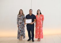 Heydar Aliyev Foundation VP Leyla Aliyeva, Arzu Aliyeva present certificates to students completing distant Chinese language courses (PHOTO)