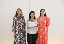 Heydar Aliyev Foundation VP Leyla Aliyeva, Arzu Aliyeva present certificates to students completing distant Chinese language courses (PHOTO)