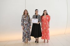 Heydar Aliyev Foundation VP Leyla Aliyeva, Arzu Aliyeva present certificates to students completing distant Chinese language courses (PHOTO)