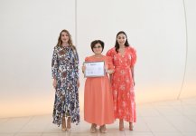 Heydar Aliyev Foundation VP Leyla Aliyeva, Arzu Aliyeva present certificates to students completing distant Chinese language courses (PHOTO)
