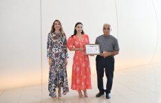 Heydar Aliyev Foundation VP Leyla Aliyeva, Arzu Aliyeva present certificates to students completing distant Chinese language courses (PHOTO)