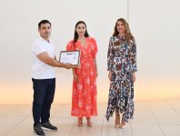 Heydar Aliyev Foundation VP Leyla Aliyeva, Arzu Aliyeva present certificates to students completing distant Chinese language courses (PHOTO)