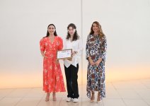 Heydar Aliyev Foundation VP Leyla Aliyeva, Arzu Aliyeva present certificates to students completing distant Chinese language courses (PHOTO)