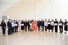 Heydar Aliyev Foundation VP Leyla Aliyeva, Arzu Aliyeva present certificates to students completing distant Chinese language courses (PHOTO)