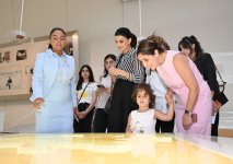 Heydar Aliyev Foundation VP Leyla Aliyeva, Arzu Aliyeva present certificates to students completing distant Chinese language courses (PHOTO)