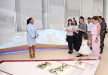 Heydar Aliyev Foundation VP Leyla Aliyeva, Arzu Aliyeva present certificates to students completing distant Chinese language courses (PHOTO)