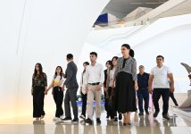 Heydar Aliyev Foundation VP Leyla Aliyeva, Arzu Aliyeva present certificates to students completing distant Chinese language courses (PHOTO)